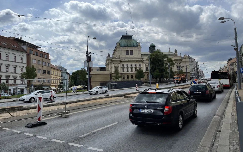 Také loni v létě už se opravovala tramvajová trať na Klatovské třídě na několika úsecích.