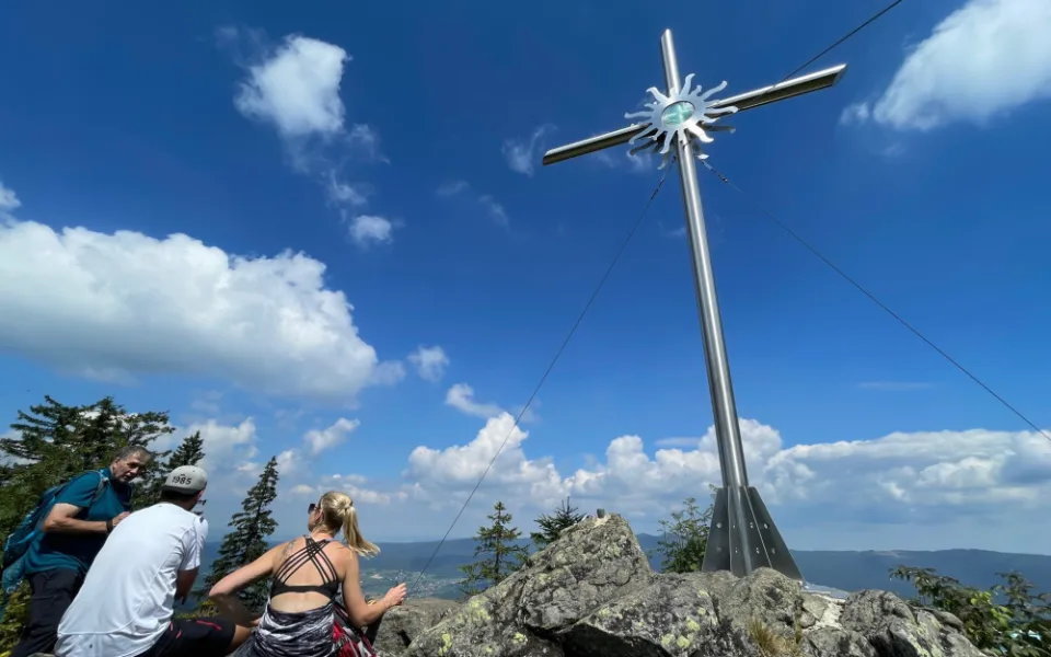 Poznejte tajemnou krásu méně známé šumavské hory, vyšlápněte si na bavorský Schwarzeck vysoký 1235 metrů