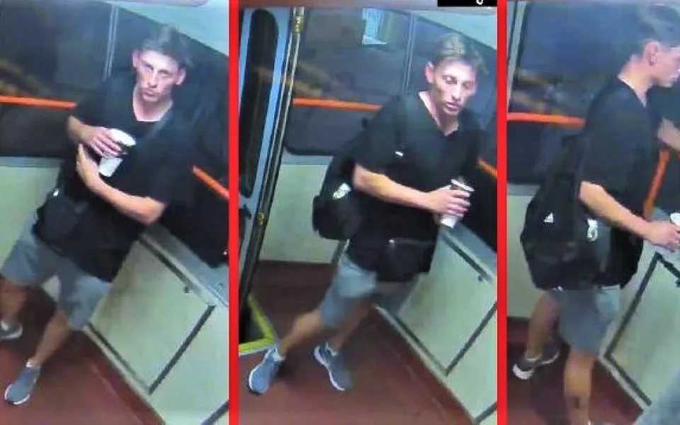 Policisté pátrají po totožnosti tohoto muže