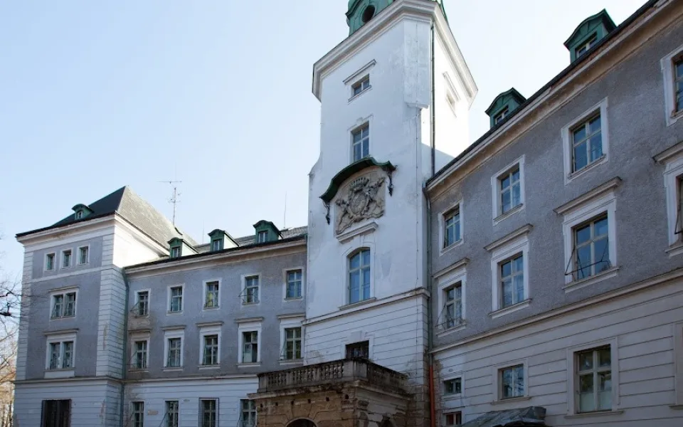 Z chátrajícího zámku v Chodové Plané bude za 175 milionů domov pro seniory se 107 lůžky