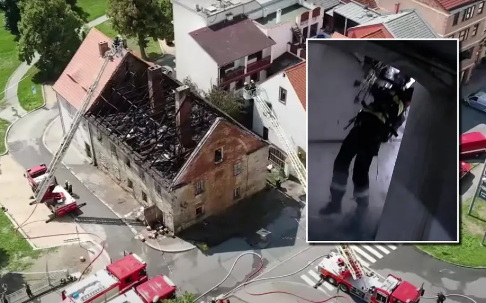 VIDEO: Stropem se propadli dva hasiči při požáru historického domu, oheň napáchal škody za miliony