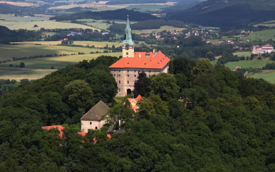 Zelenou Horu proslavili Černí baroni, kraj chce ze zchátralého zámku udělat turistický klenot