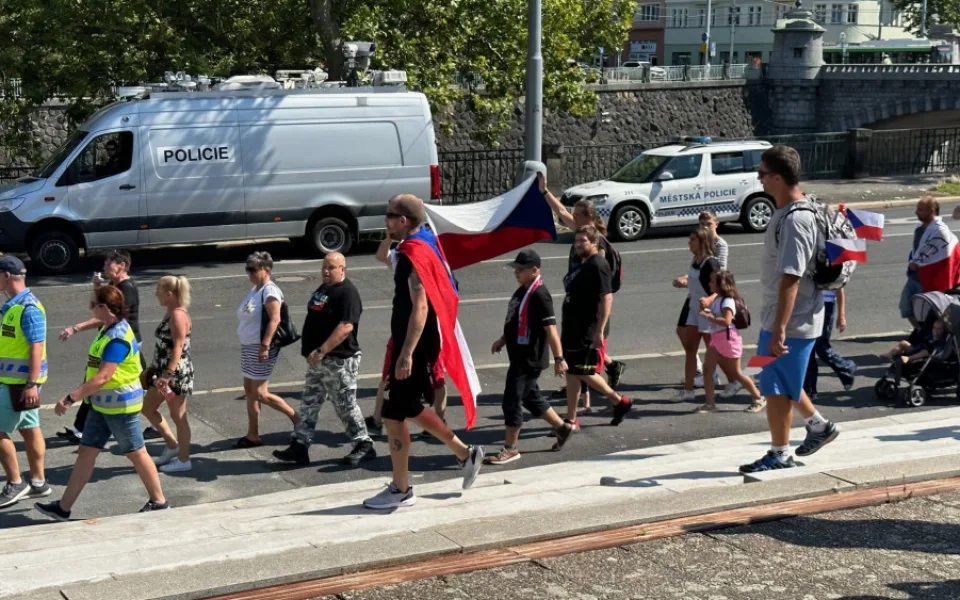 Plzní prošel protiukrajinský pochod. Heslo Čechy Čechům, provolávalo asi sto účastníků a Ukrajince posílali domů