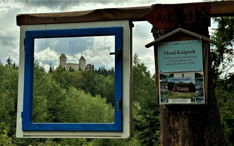 Šumavský hrad Kašperk měl dostat darem Adolf Hitler, ten ale slavnou zříceninu odmítl