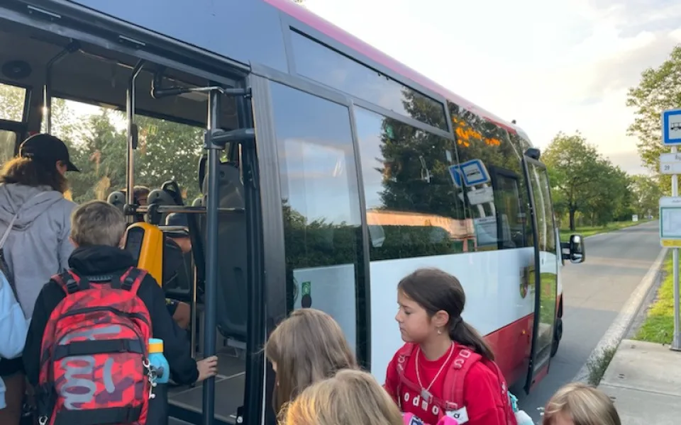 Do původně zahrádkářské kolonie Výsluní zůstanou posílené dopolední spoje, večerní se neosvědčily