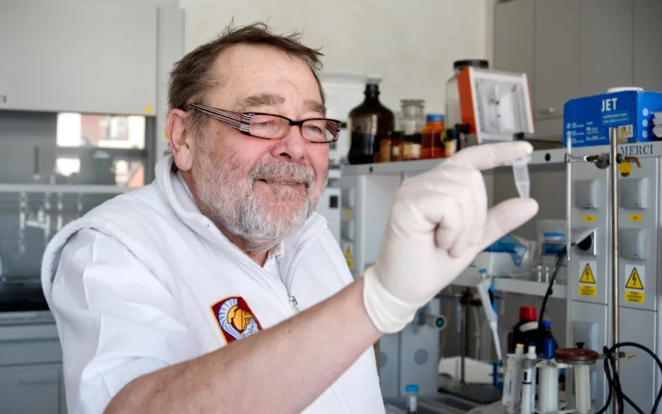 Nové drogy objevujeme každý týden, říká chemik Kriminalistického ústavu v Praze Michal Roman