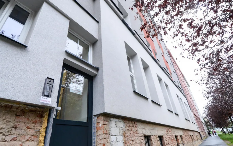 Město opravilo za 11 milionů mateřskou školku, na stejné adrese ještě vznikne 40 bytů pro občany Plzně