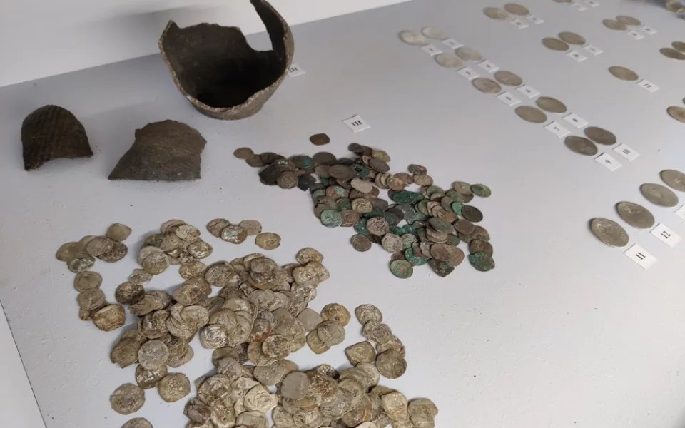 Muzeum představuje veřejnosti své poklady, podívejte se na unikátní mince, medaile nebo psí známky z roku 1876