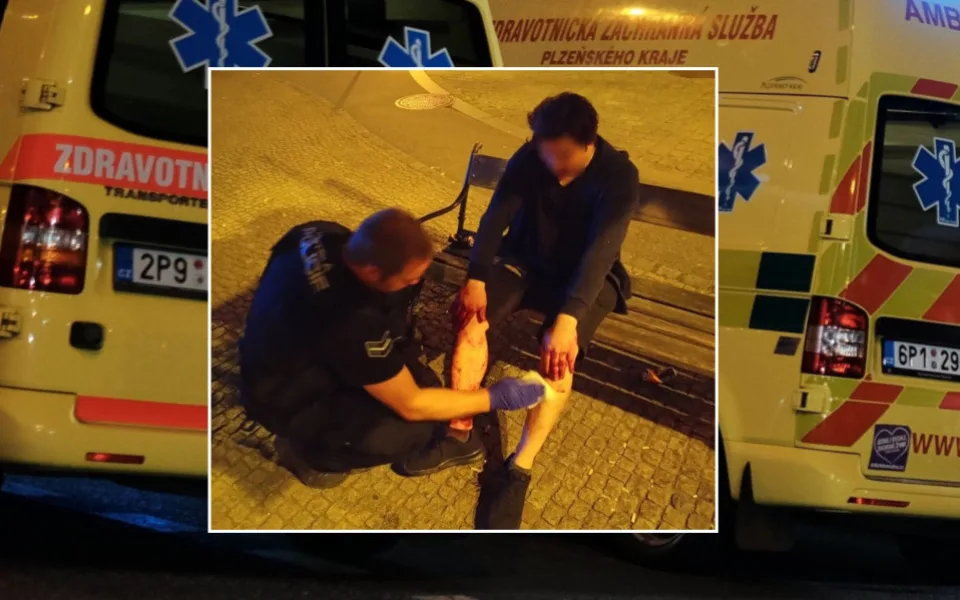 Ochmelkovi se zamotaly nohy, upadl a rozsekl si bradu. Druhý násoska nadýchal skoro pět promile