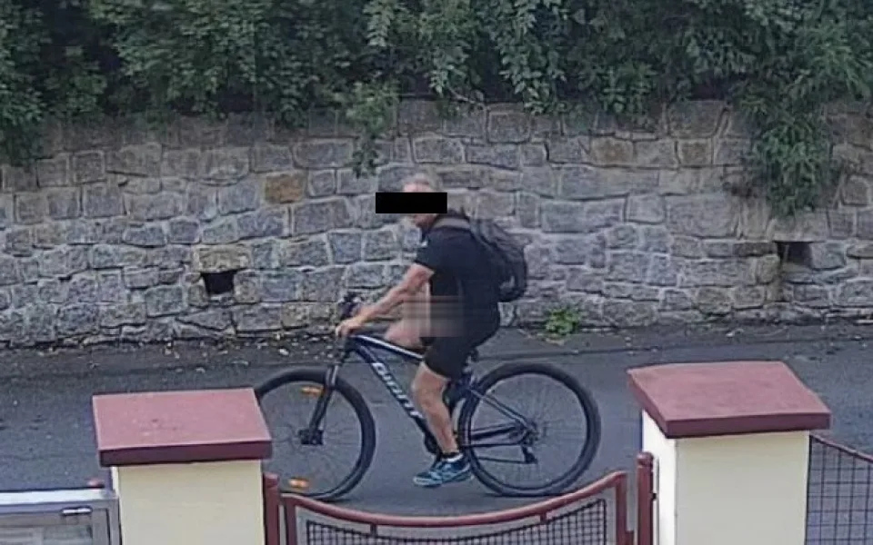 Cyklista obtěžoval ženy v Karlových Varech, policisté ho dopadli v Plzni, nyní mu hrozí až pětileté vězení