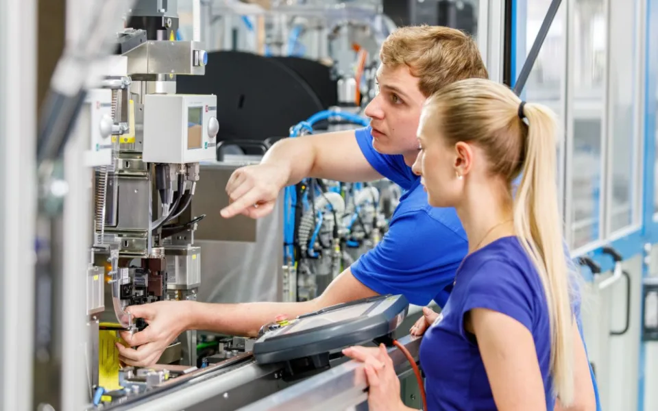 MD Elektronik, světový lídr pro přenos dat v autech. Společnost se specializuje na automatizaci a inovace