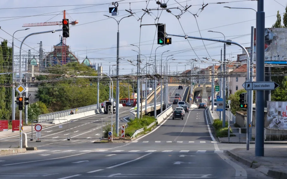 Končí ostře sledovaná oprava mostu Milénia. Doprava se na kapacitně nejvytíženější most vrátí 6. října