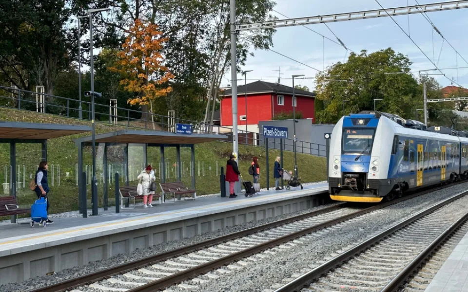 Cestujícím začala sloužit nová železniční zastávka Plzeň - Slovany
