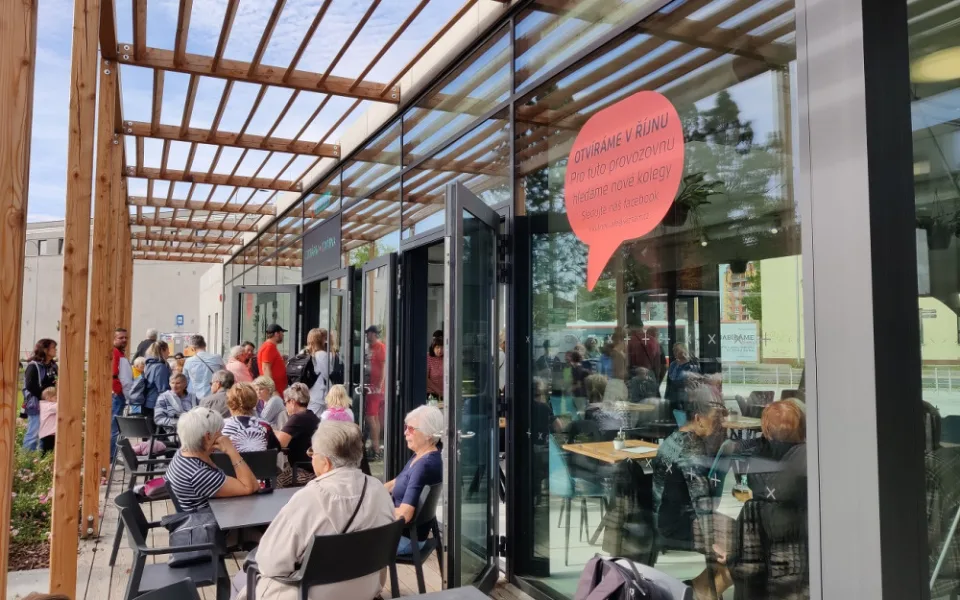Kavárna s domácími zákusky i pivní výčep, Borský park má novou vstupní bránu