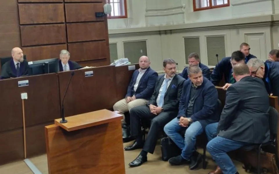 Roman Berbr na lavici obžalovaných druhý zleva