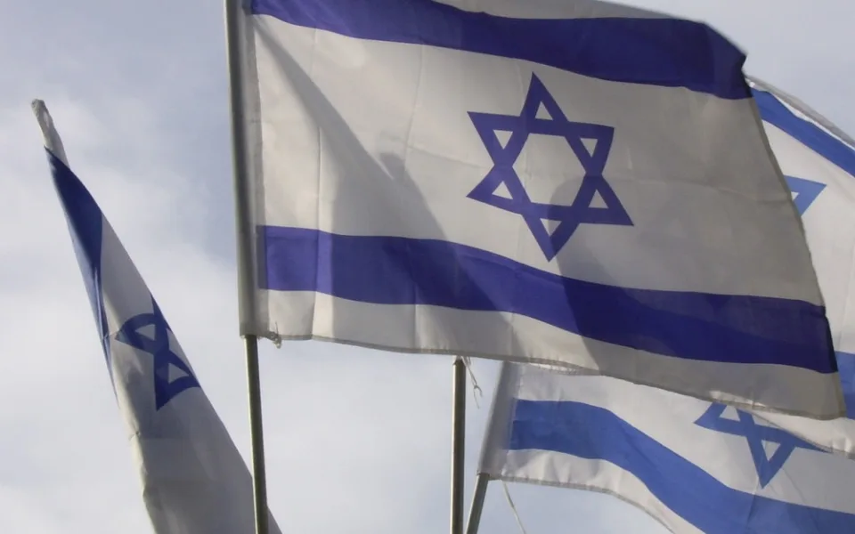 size4-16976166957687-139-znicme-izrael-po-utoku-hamasu-stoupl-antisemitismus-v-evrope-o-stovky-procent
