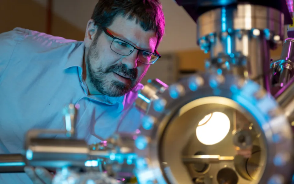 Plzeňští vědci s mezinárodním týmem zkoumají technologie budoucnosti, projekt podporuje i držitel Nobelovy ceny