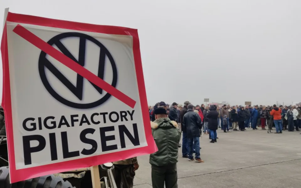 Volkswagen gigafactory v Líních u Plzně stavět nebude, osud letiště je ale stále nejistý