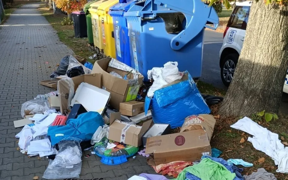 Analýza odpadu i záběry z kamer, městu se daří dohledávat zakladatele černých skládek