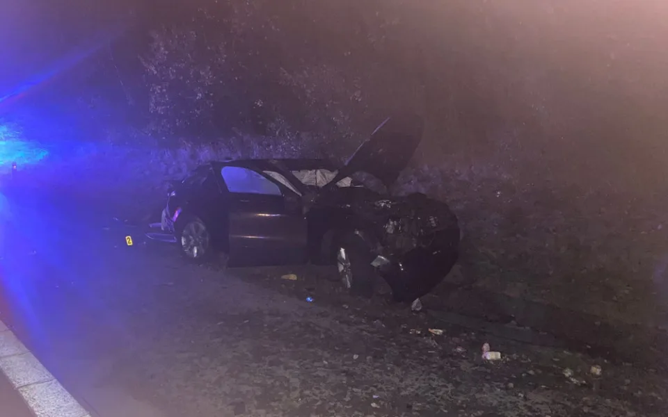 Řidič jedoucí v protisměru na dálnici smetl vůz s ženou a dítětem, policie hledá další svědky
