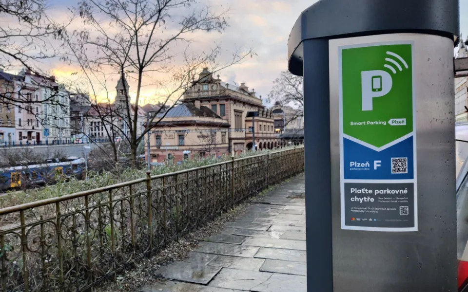 Plzeň rozšíří zónu placeného stání k nádraží Jižní Předměstí a k Centrálnímu autobusovému nádraží