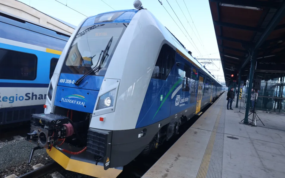 Plzeňský kraj příští rok mírně posílí veřejnou železniční i autobusovou dopravu