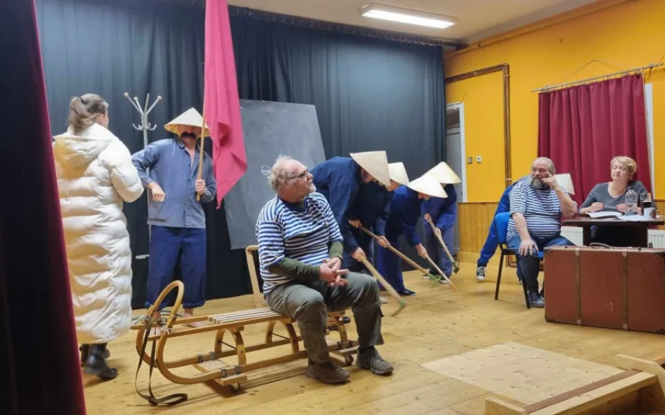 Představení divadla Karel v červenohrádecké sokolovně