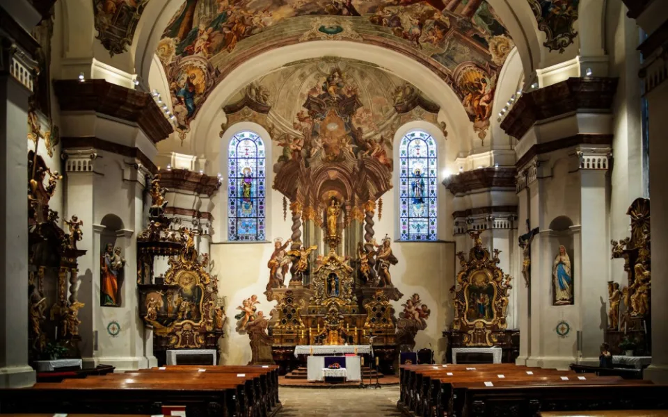 Obnova interiéru kostela v Domažlicích vynesla restaurátorům památkářského Oscara