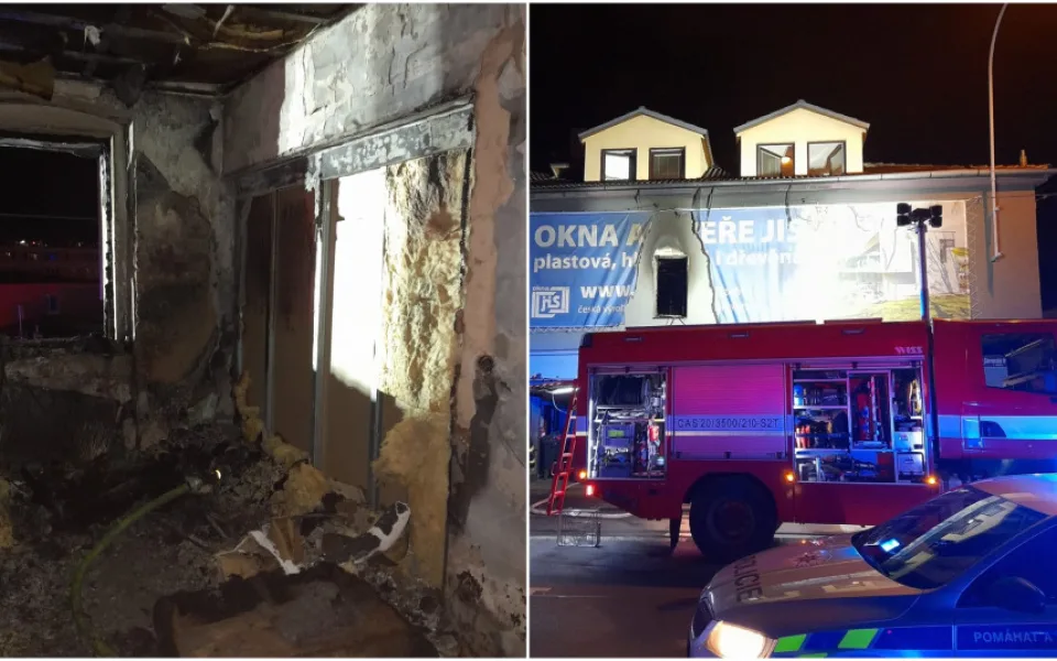 Při požáru starého činžáku se několik osob nadýchalo zplodin, sanitky rozvezly do nemocnic 12 lidí