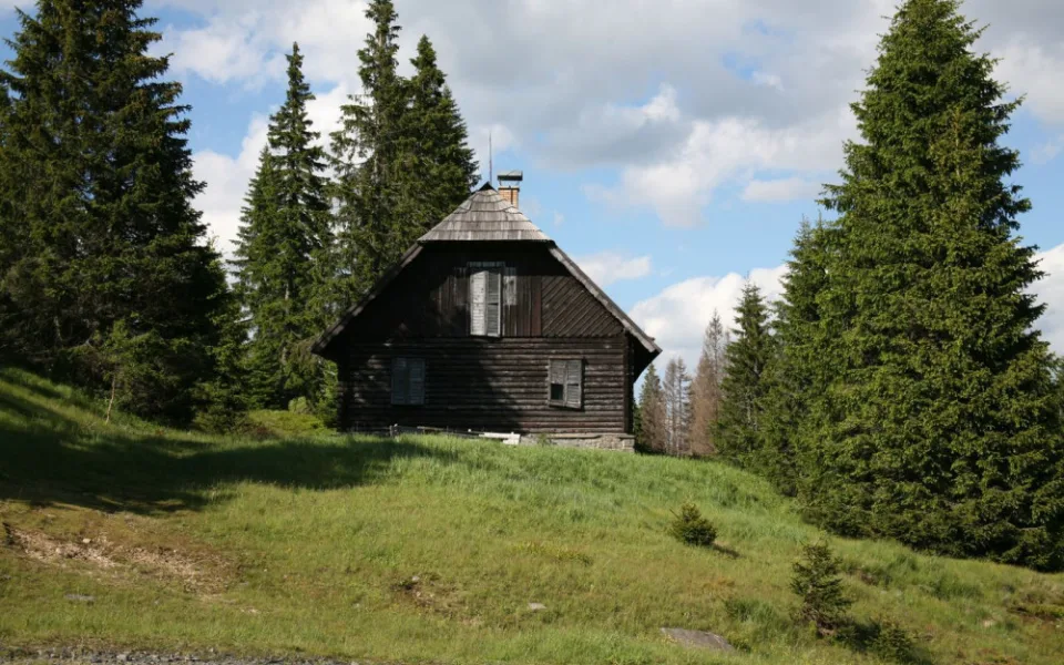 Tuto fotografii Roklanské chaty pořídil autor článku před lety v rámci novinářského foto tripu v doprovodu vedení NP Šumava
