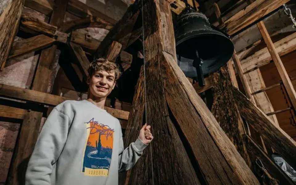 Čtrnáctiletý Bruno je jedním z nejmladších zvoníků v Česku, zvony umí rozeznít i opravit