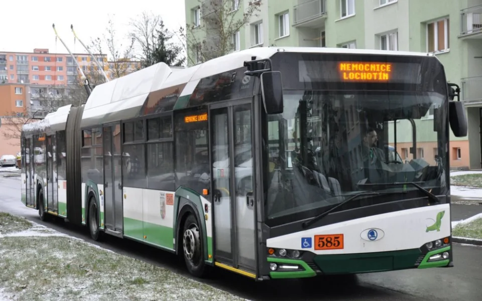 Trolejbus v barvách PMDP