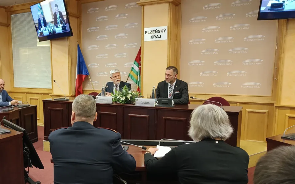 Prezident Pavel jedná se zástupci kraje o problémech v regionu, diskutovat budou třeba o velkém množství cizinců