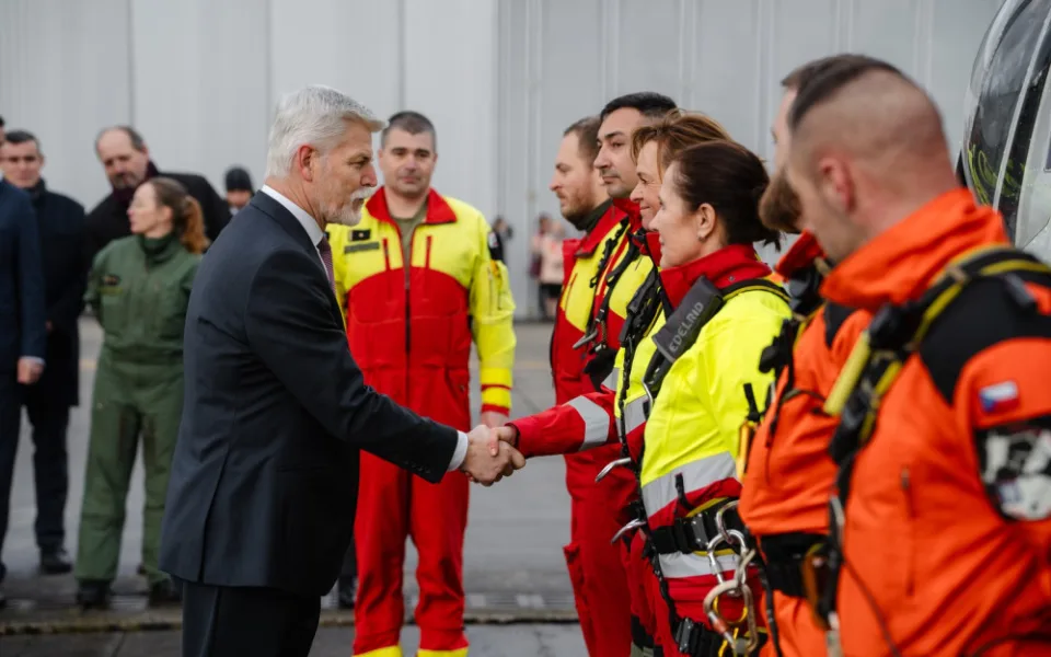 Prezident Petr Pavel navštívil armádní letecké záchranáře v Líních, foto: hrad.cz