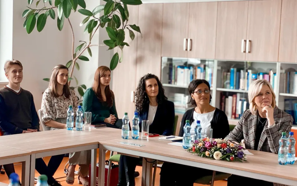 První dáma Eva Pavlová debatovala s budoucími pediatry na lékařské fakultě v Plzni
