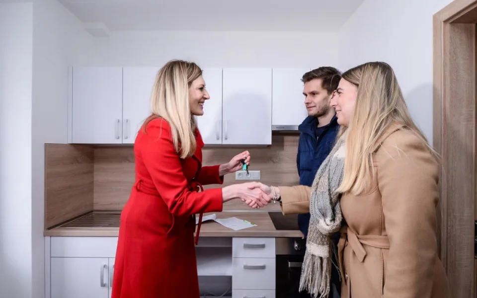 Seniorům a mladým rodinám bude sloužit 39 bytů, vznikly díky rekonstrukcí tří domů za 110 milionů