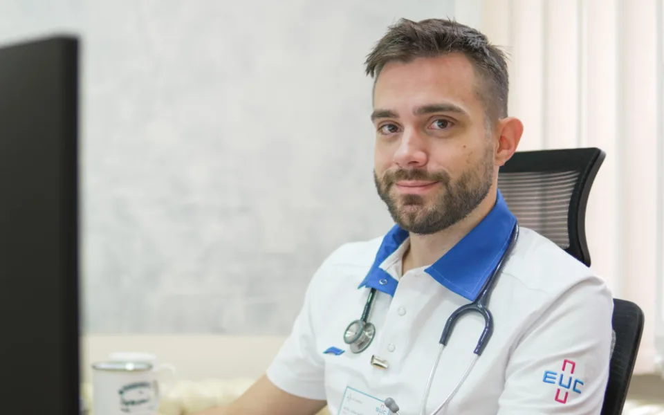 Včasná návštěva internisty je cestou, jak se vyhnout pobytu v nemocnici, říká lékař Július Gelžinský