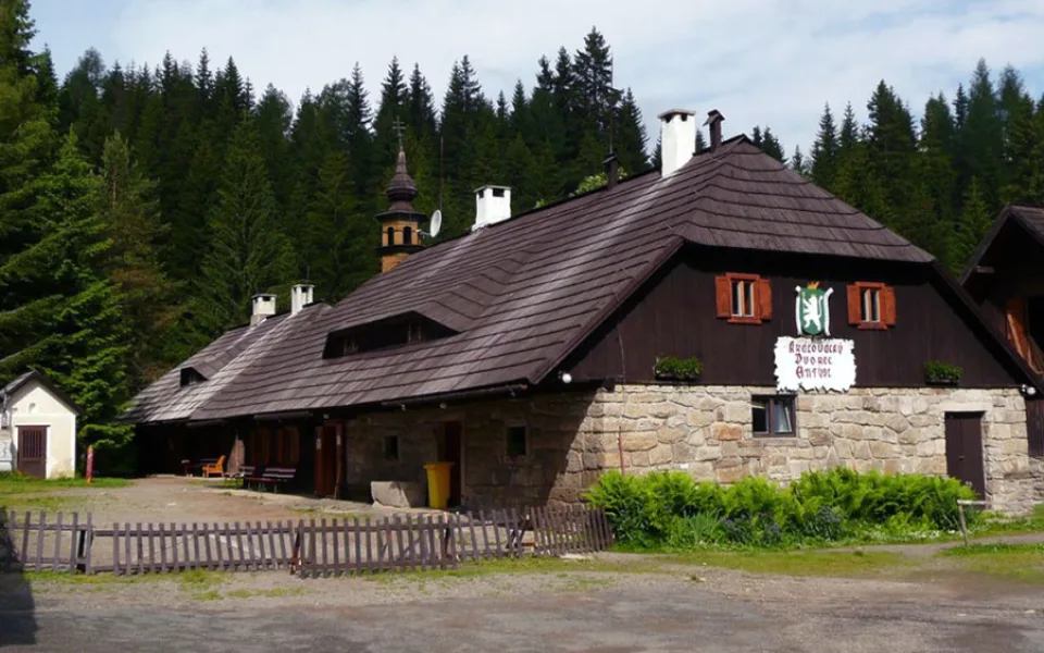 Šumavské Srní chce letos začít s opravou historických staveb v kempu Antýgl.
