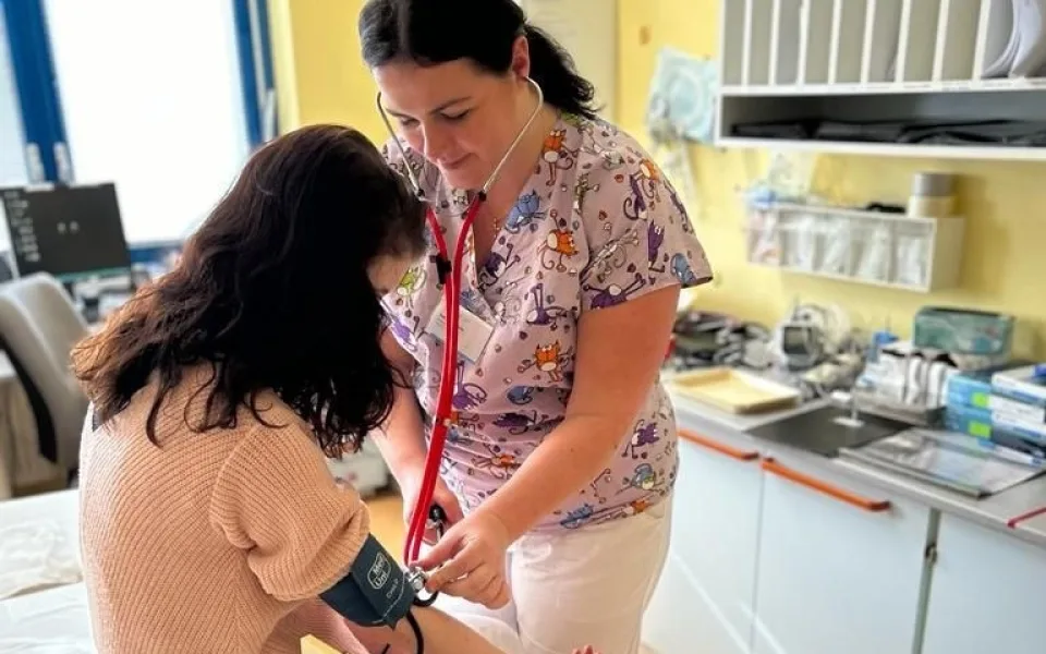 Budoucí zdravotní sestry z Německa vykonávají praxi na pediatrickém oddělení v Domažlické nemocnici