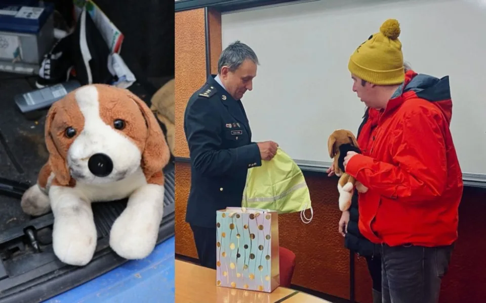 Odcizená hračka už opět dělá radost mladému muži s autismem. Vrátili mu ji policisté