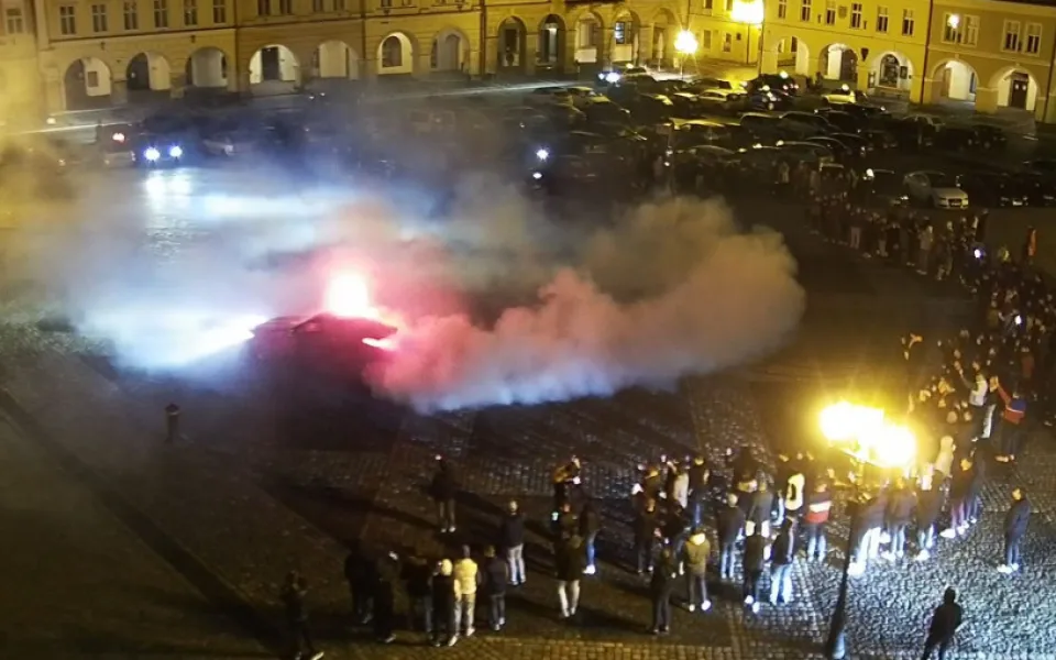 Driftaři se chystají do Plzně, jejich poslední noční akce způsobila poprask v historickém centru Jičína