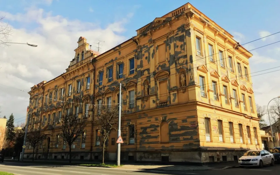 Z opuštěné budovy bývalé konzervatoře se po rekonstrukci za 126 milionů stane radnice MO Plzeň 4