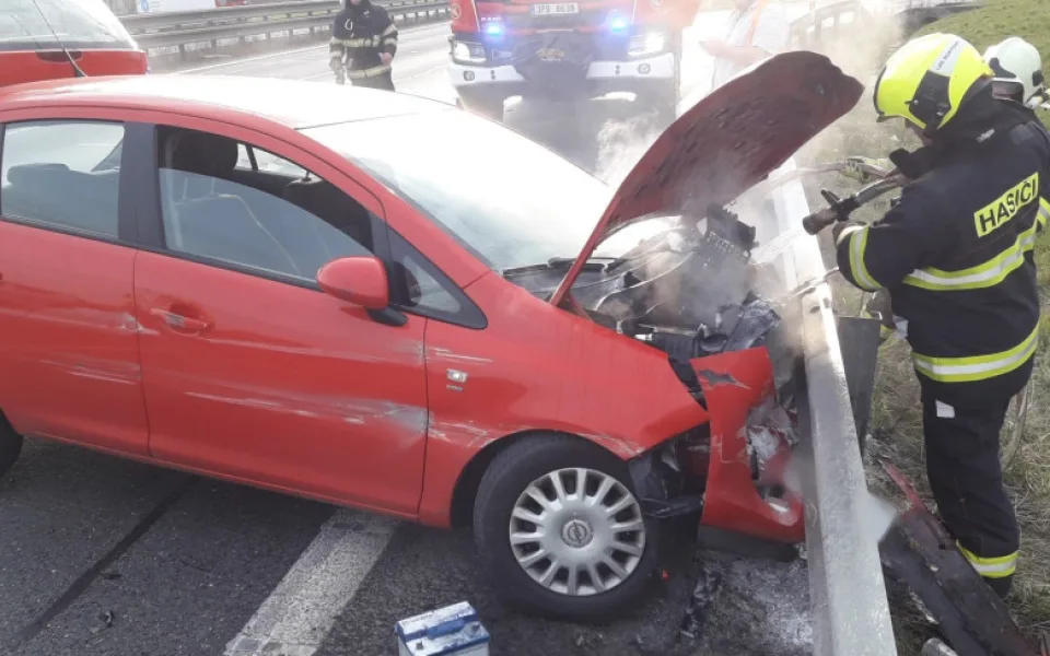 Řidič nedával pozor a způsobil hromadnou nehodu na dálnici D5 ve směru na Rozvadov