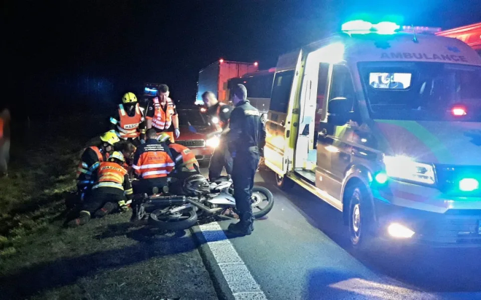 Motorkář sestřelil a usmrtil divočáka, sám utrpěl těžká zranění