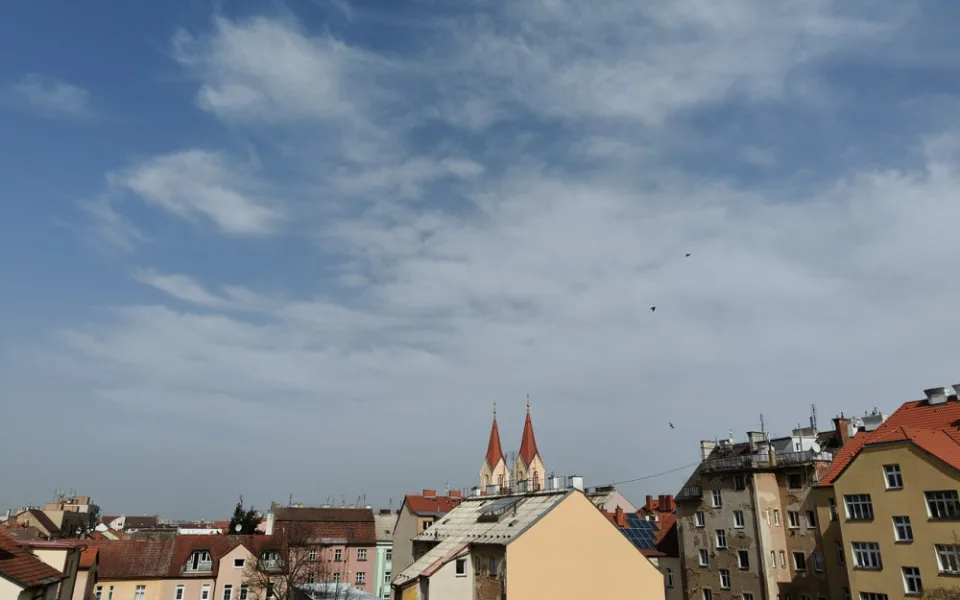 Saharský prach ve větších koncentracích přechází i přes západ Čech, zhoršuje ovzduší