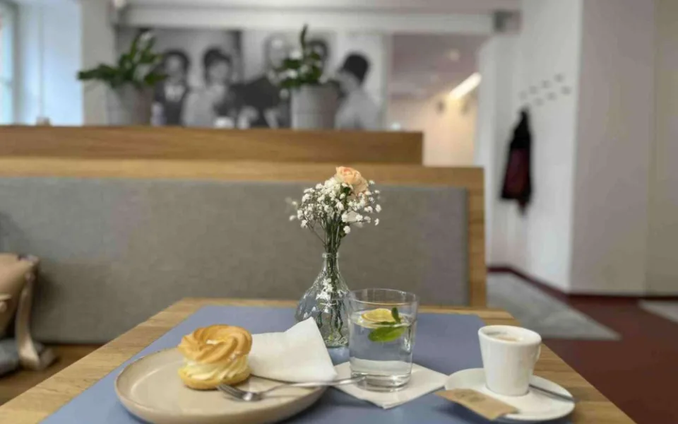 Café Semler se po krátké pauze znovu otevírá návštěvníkům Semlerovy rezidence od architekta Adolfa Loose