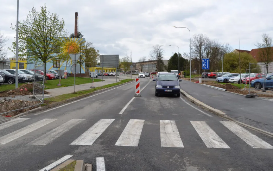 Po roce oprav se opět spustí obousměrný provoz na velmi důležité Jiráskově ulici v centru Rokycan