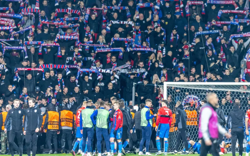Fotbalová Plzeň dostala od UEFA pokutu 750 tisíc korun a dvouletou podmínku za vhozený kelímek