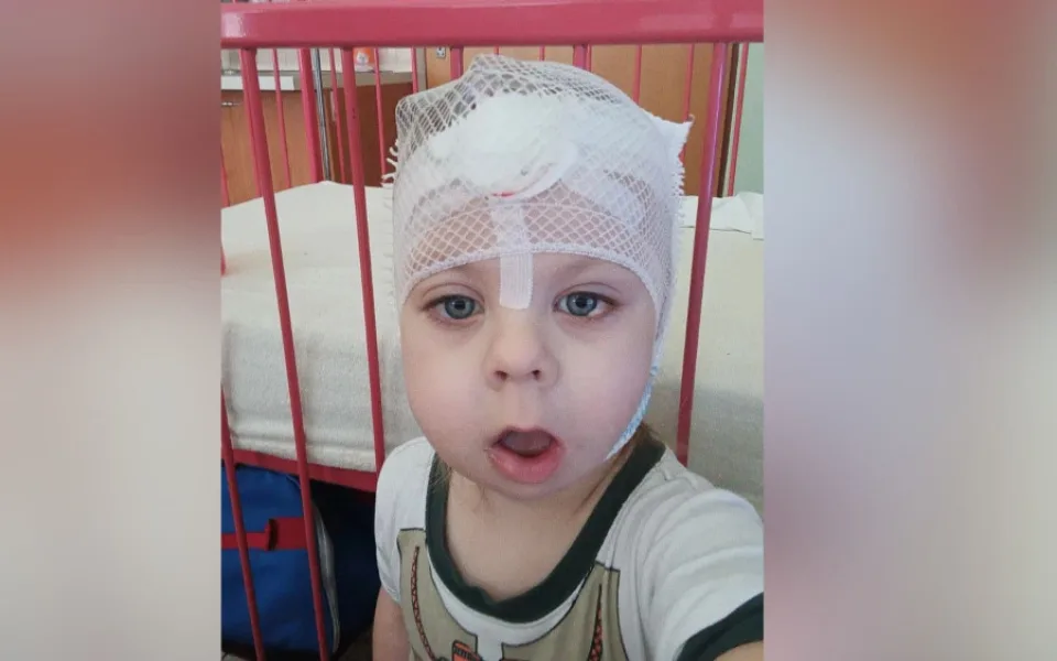 Dominik se narodil se třemi oušky, lékaři u něj objevili vzácné onemocnění