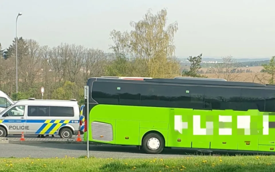 Dálniční policisté si posvítili na nelegální migraci, dva cizince bez povolení k pobytu odhalili v autobusu